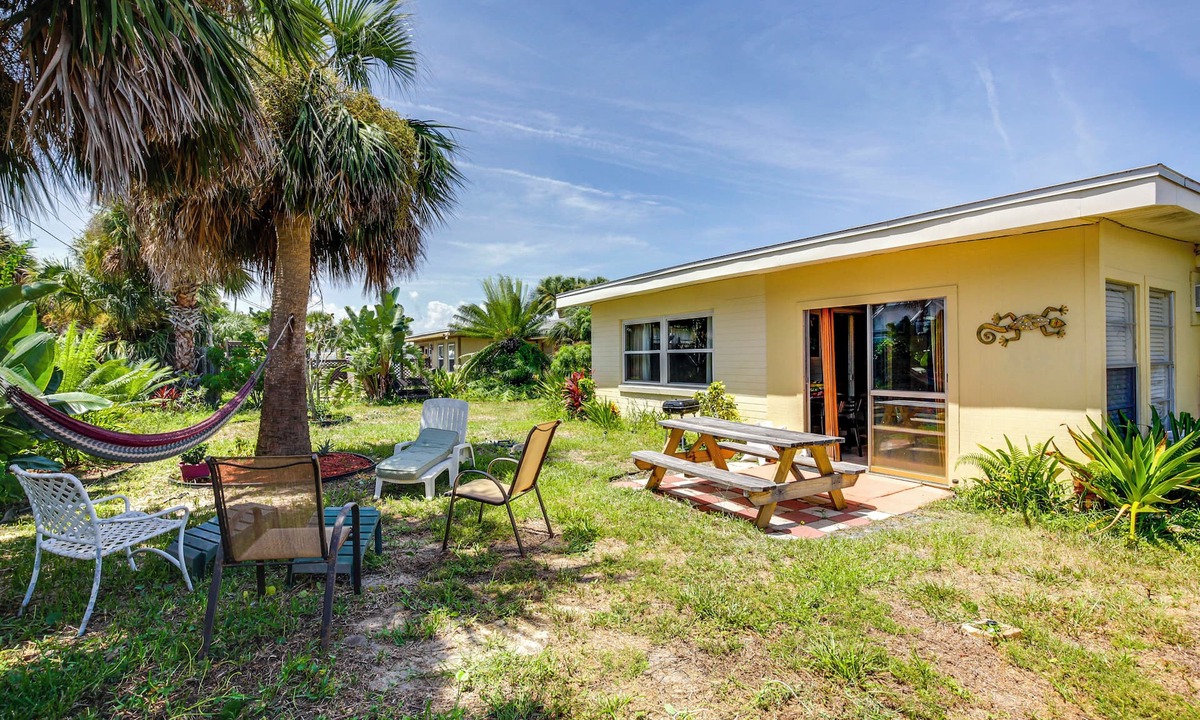 Oakview Heights House | Spacious Home w/Yard - 1/2 Mi to Ormond Beach!