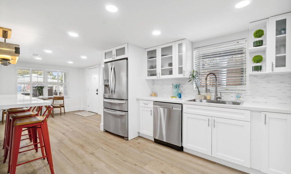 Holiday Beach House | Spacious Tropical Vibes Beach House w/Private Hot Tub, Short Walk to the Beach!