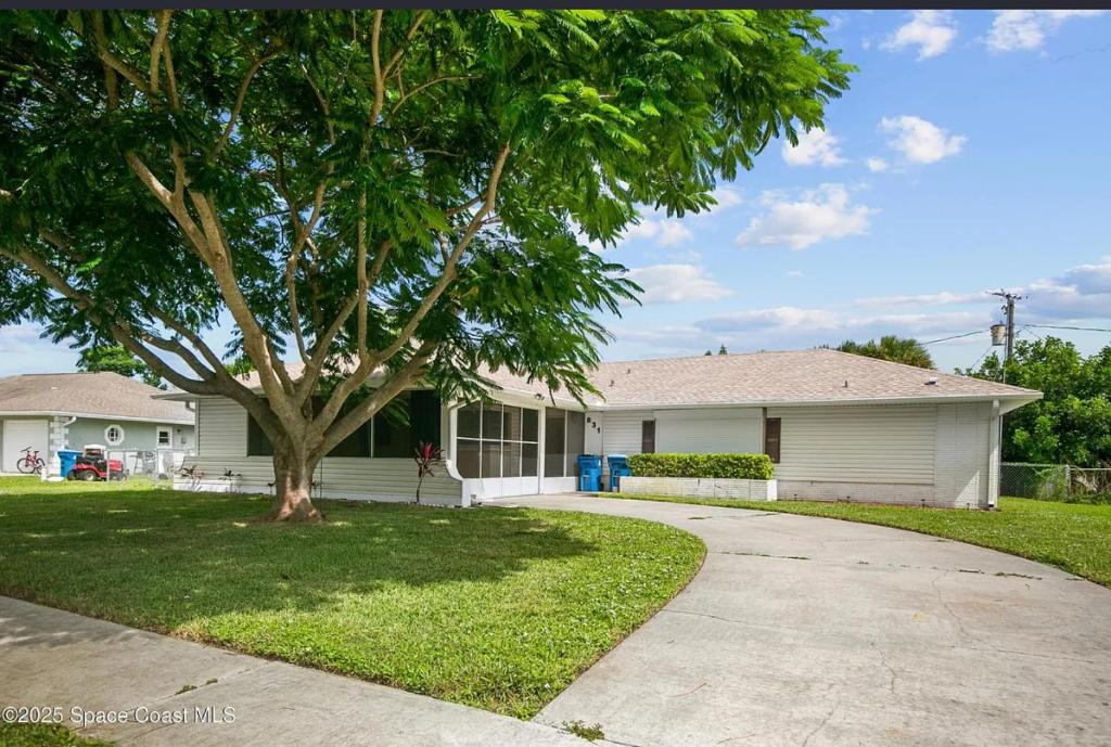 Interchange Square Apartment | Spacious & well maintained house in sunny Palm Bay