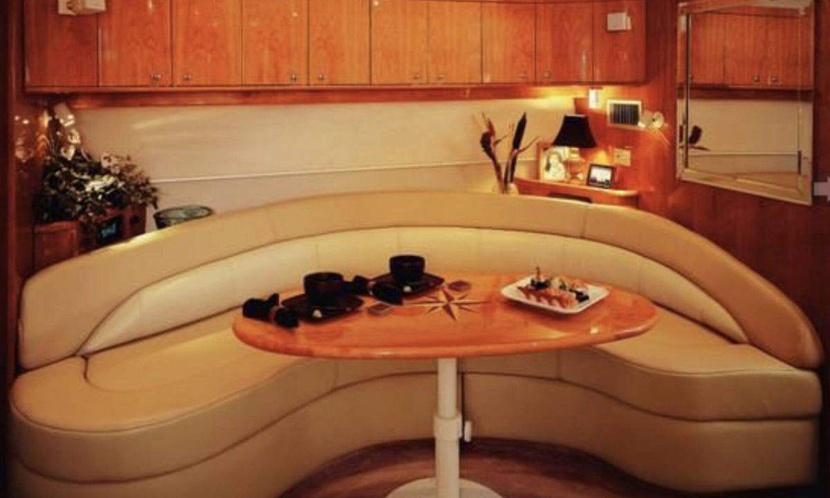 Pompano Isles Boat Rental | Spacious yacht that sleeps six