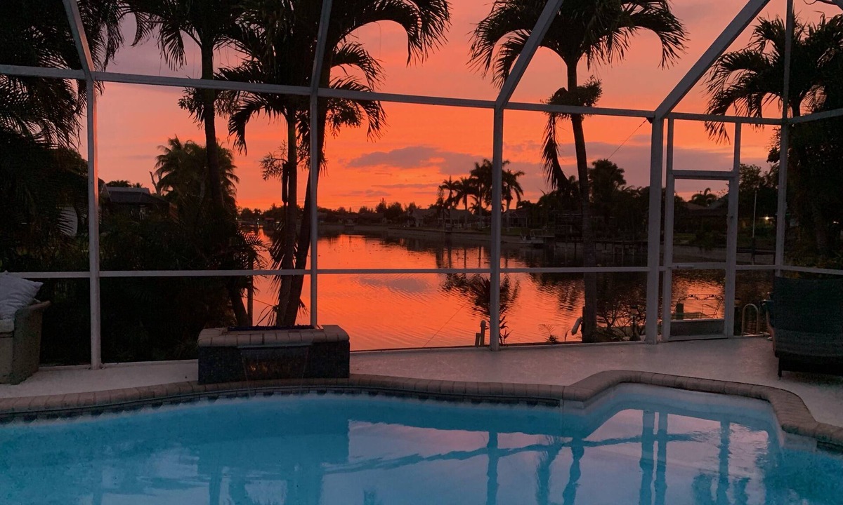 Caloosahatchee House | Spectacular Sunsets with Waterfront Views