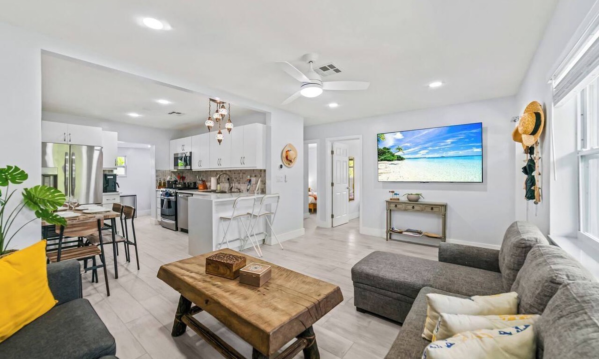 Harbor Village House | Spotless 2BR Duplex, 5 Min to the Beach, Beach and Baby Gear Included
