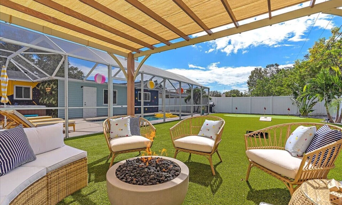 South Bradenton House | Spring into adventure*HTD Pool*Hot Tub*Fire Pit