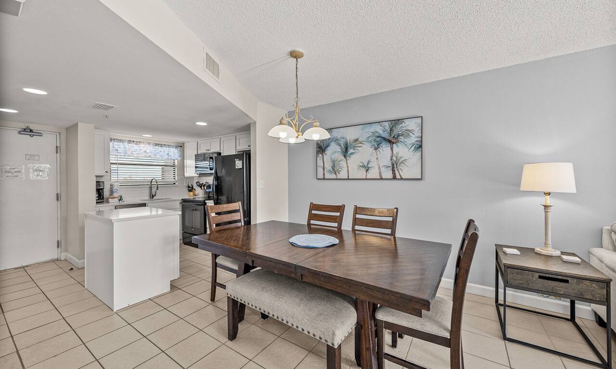 Belle Vista Condo | St Pete Beach 2BR | Beachfront Pool + Jacuzzi