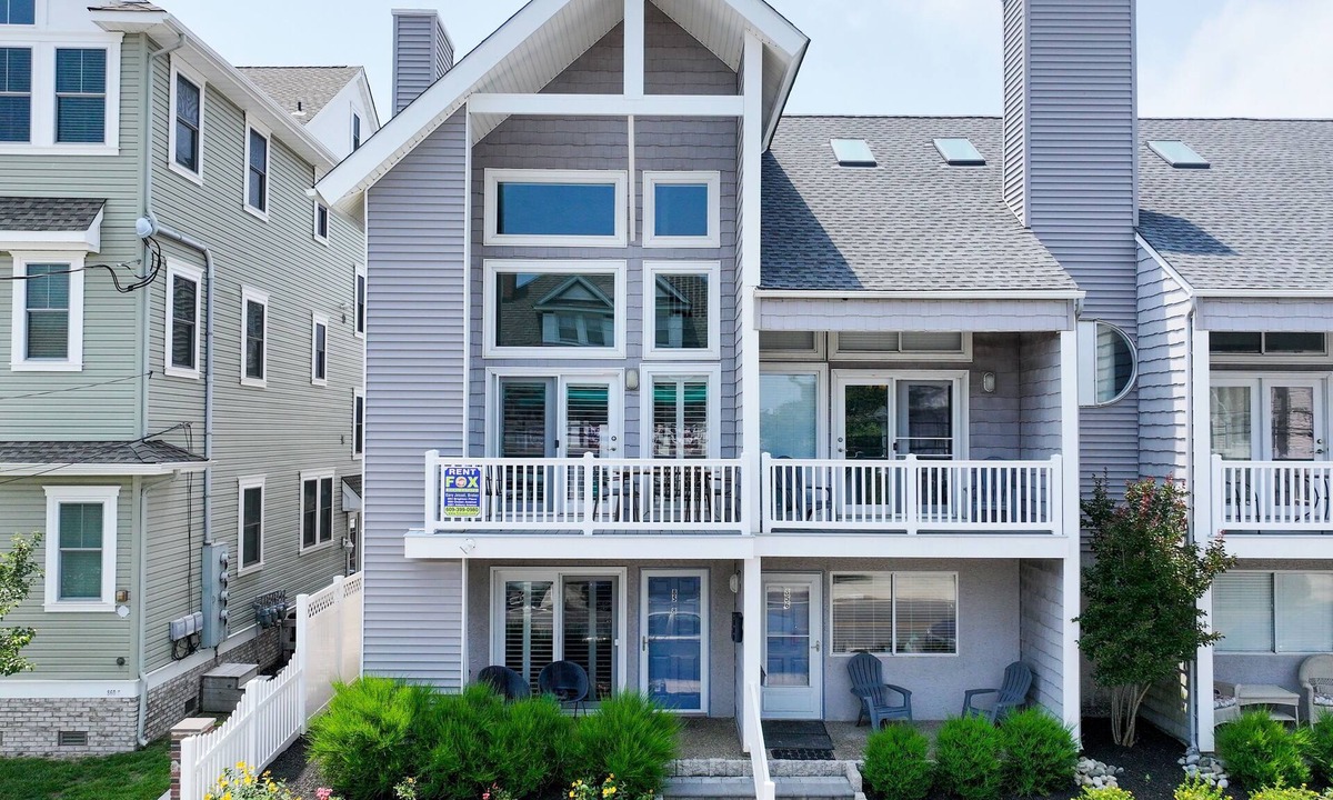 North End House | Steps to Beach & Boardwalk | 5BR/3BA w/Pool, Decks & 3 Parking Spots