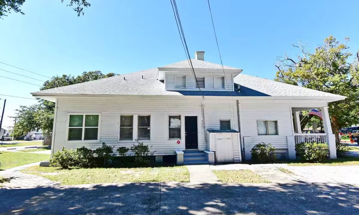 Winter Garden House | Studio Apt #3 in Historic Downtown Winter Garden, across from the Bike Trail