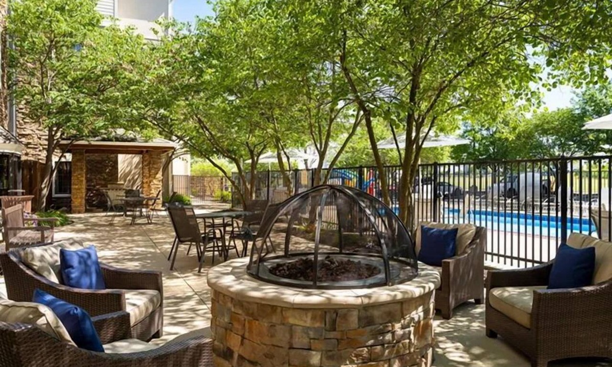 Plainfield Apartment | Studio | Free Breakfast + Outdoor Pool