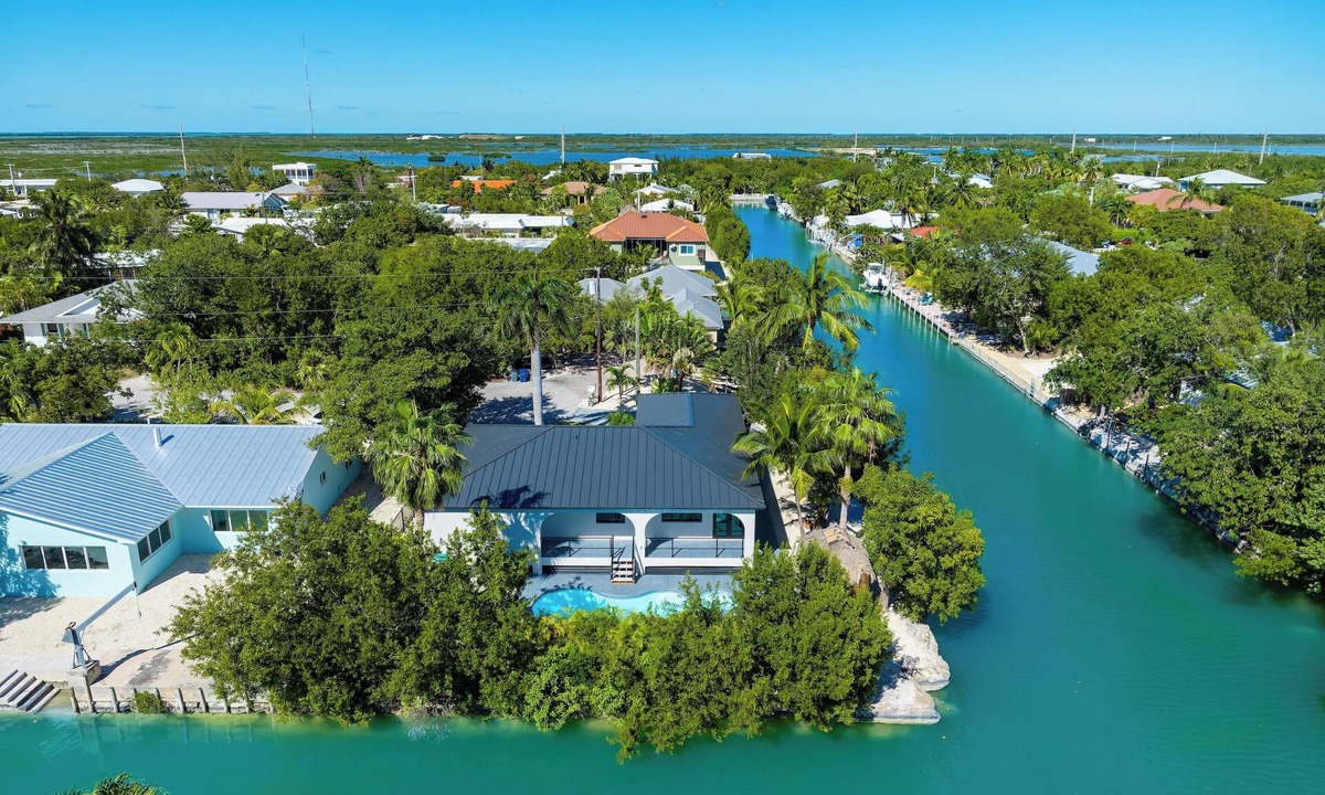 Cudjoe Gardens House | Stunning 3BR Lower Keys Remodel, Waterfront with 90-fT dock & private pool