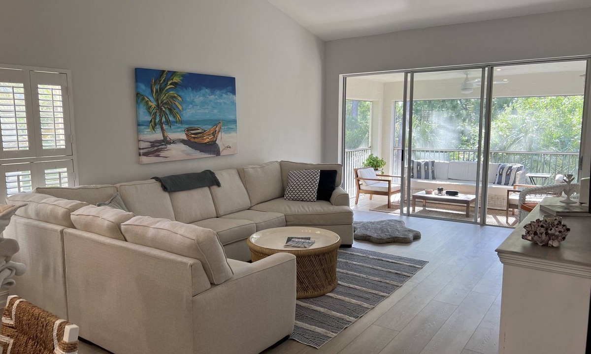 North Naples Condo | Stunning Naples condo - Great location! Pool/Pickle/tennis steps outside door