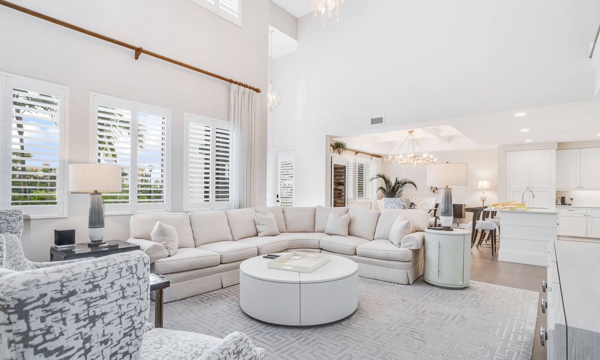 Redevelopment Area Condo | Stunning Naples Condo Near the Beach & Shopping W/Shared Pool & Gas Grills