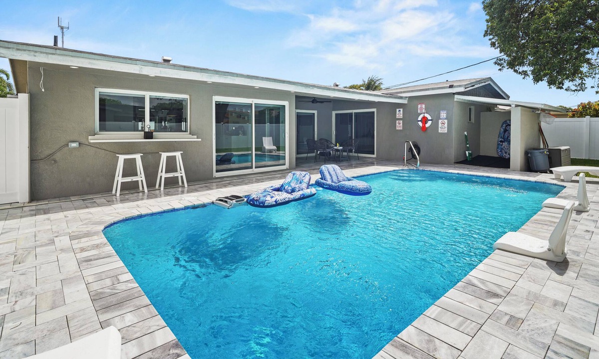 Miramar House | Stunning Newly Renovated Pool Oasis 3B 2BA in Miramar Isles.