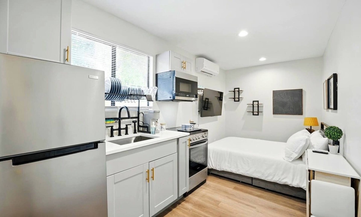 Murray Hill Apartment | Stylish 1BR w/Full Kitchen - Near Riverside