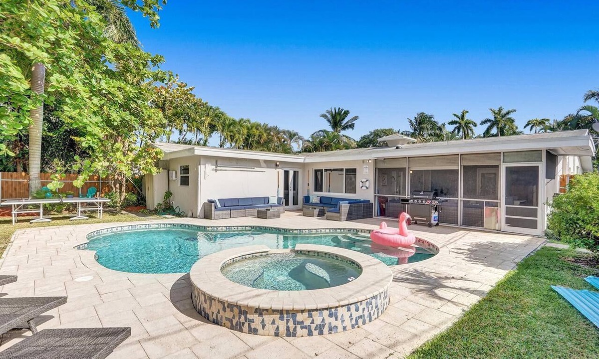 South Lake House | Stylish 4 Bedroom 2 Bath Pool Home Mins to Beach