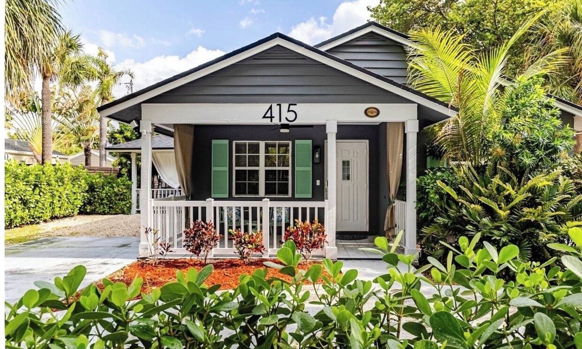 Old Northwood House | Stylish Coastal Retreat Home