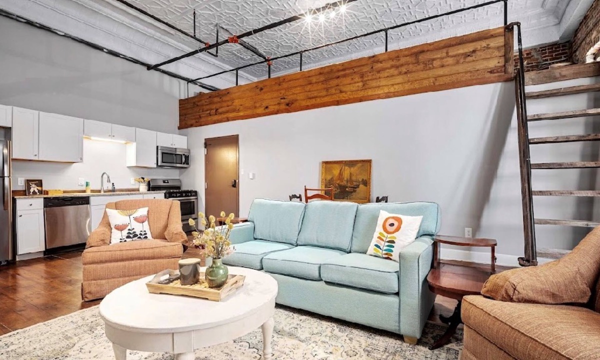 Central Business District Apartment | Stylish Downtown Mobile Loft/Walk to Dauphin St/Sleeps 6