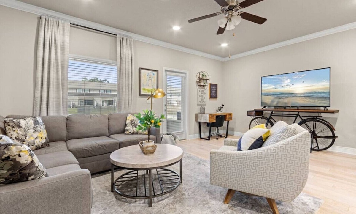 South Pensacola House | Stylish Modern Retreat in Downtown w/Pool, 3 Bedroom, 2.5 bath, free parking