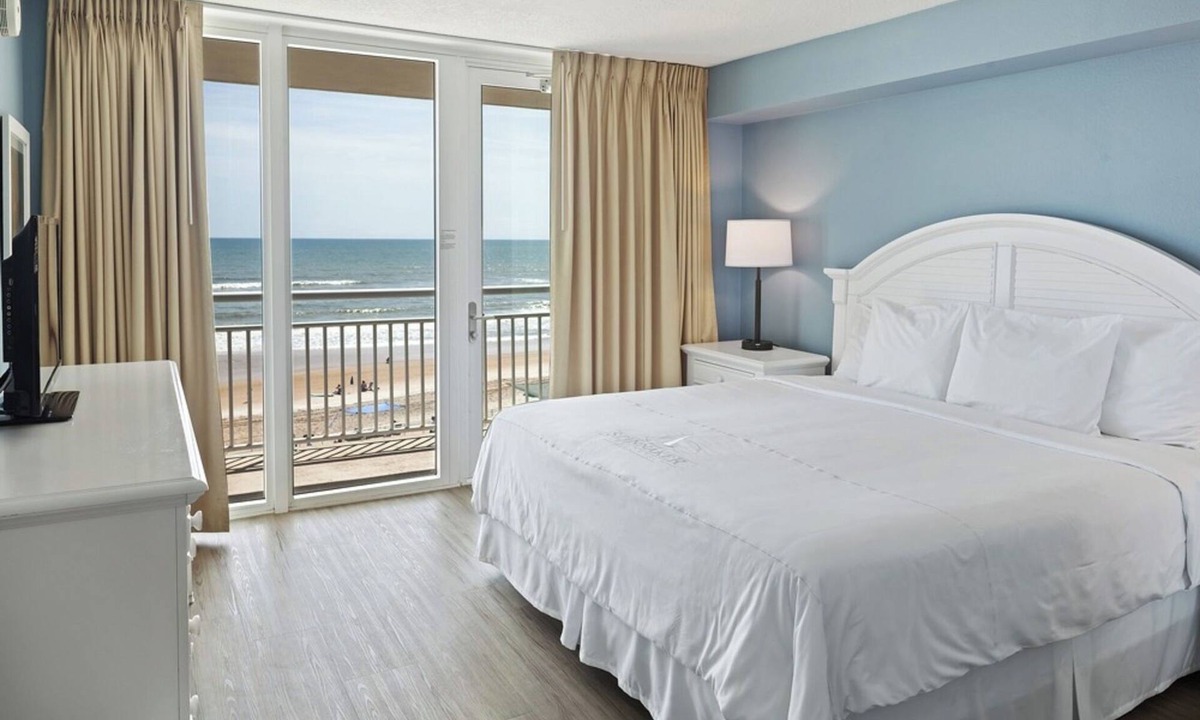 Ormond Beach Resort | Stylish Ocean View 1BR Condo w/Resort Pool, Kitchen, & Easy Beach Walk Access