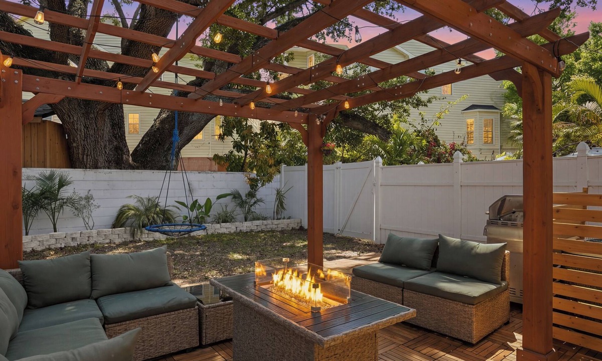 SoHo House | Stylish S. Tampa Townhouse - Fire Pit + Grill - Walk to SoHo