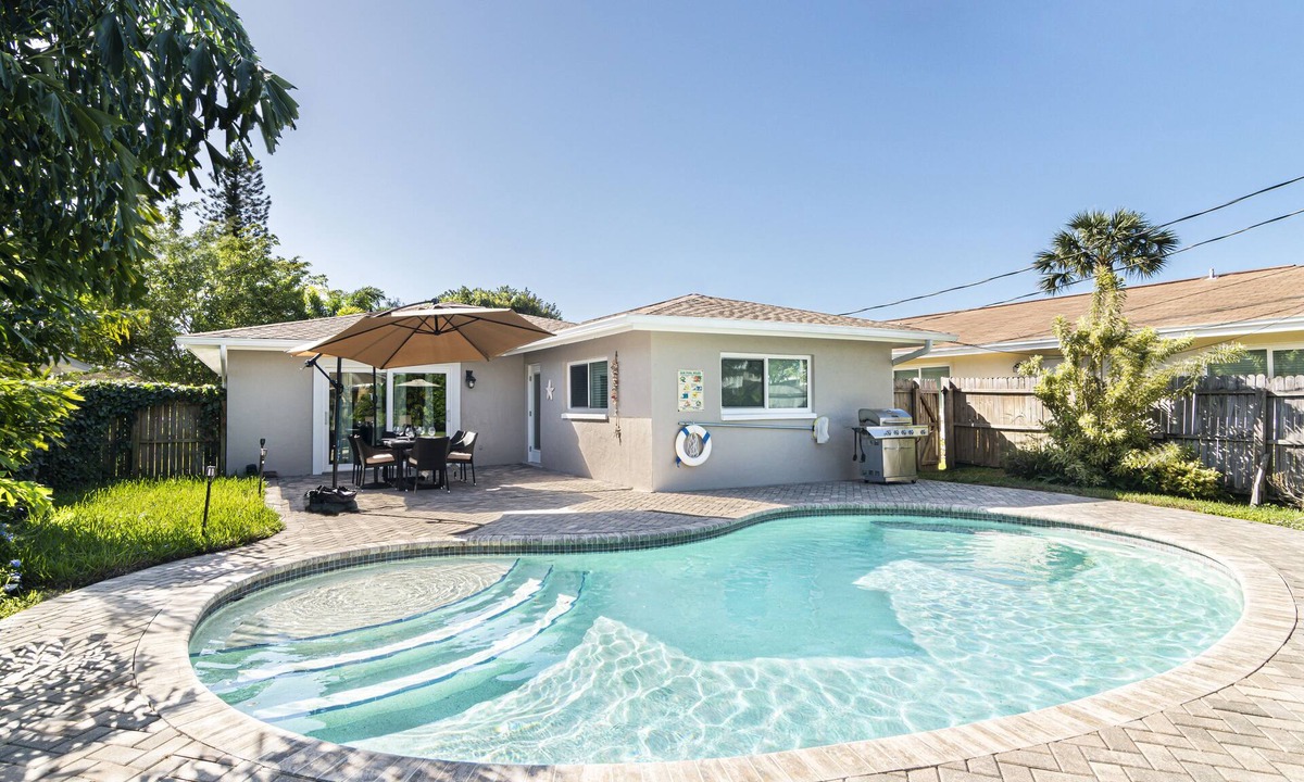 Naples Park House | Summer Specials! Cute Designer Home, Heated Pool, Close to the Beach, FREE Bikes