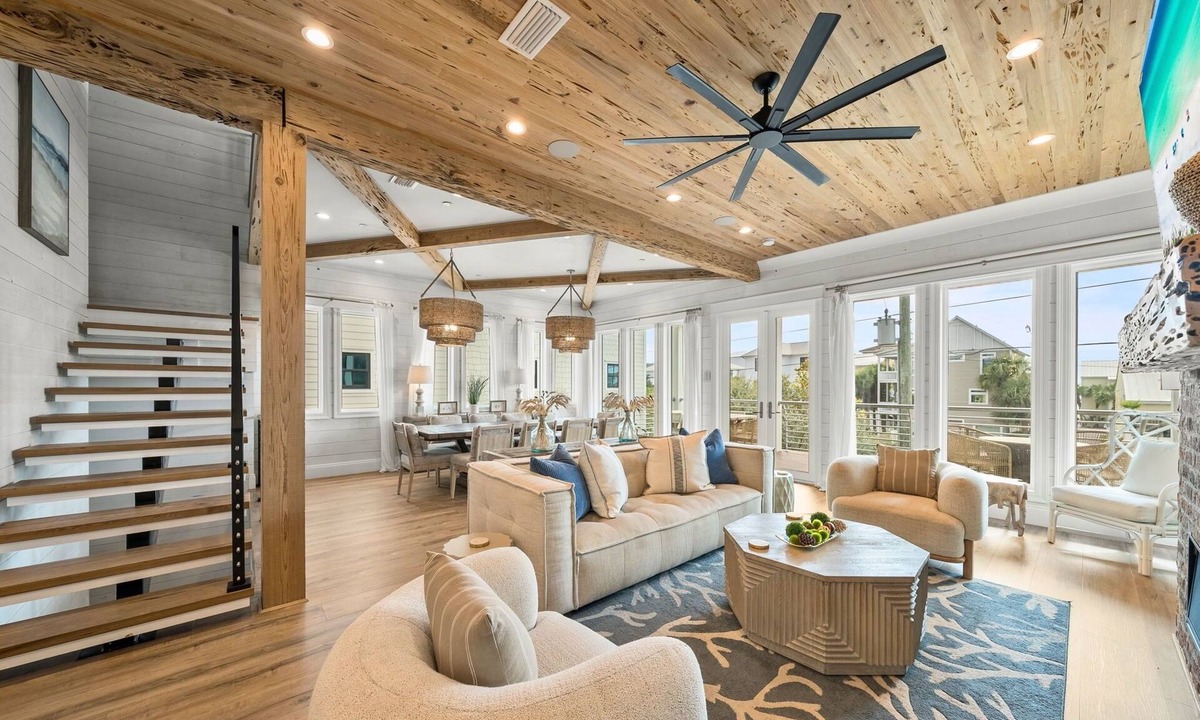 San Juan House | Summer Wind 7 Bedroom Home by RedAwning