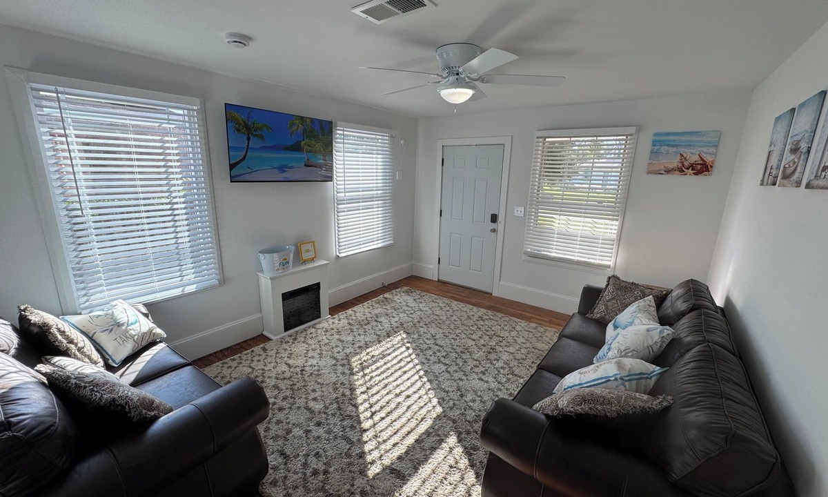 Florida Panhandle House | Sun & City Gem: The Perfect Hub for Downtown Vibes & Beach Escapes