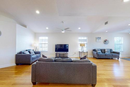 Crystal Beach House | Sun Sailing