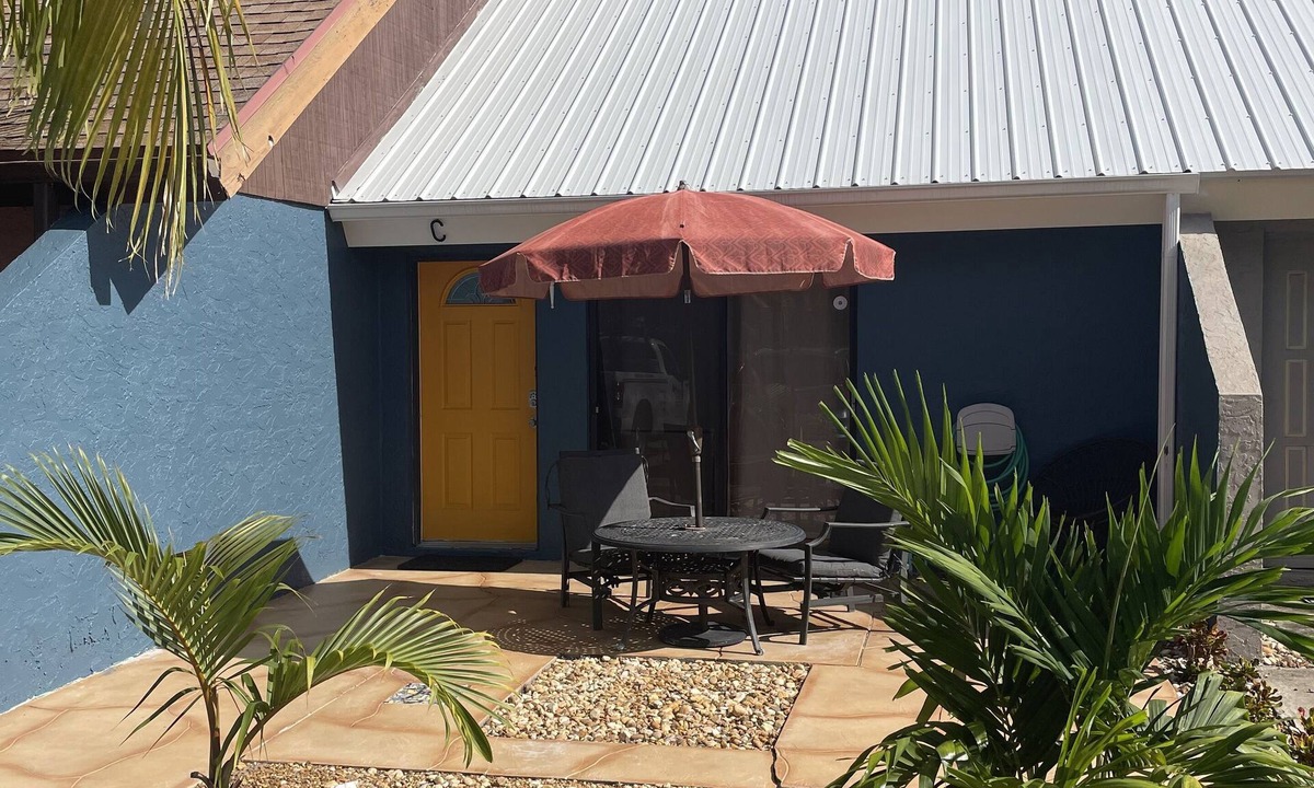 Cape Caneveral Beach Gardens House | Sun, Space, Sea! Super Clean 2 BR/2BA Town Home in Cape Canaveral. Monthly Only.