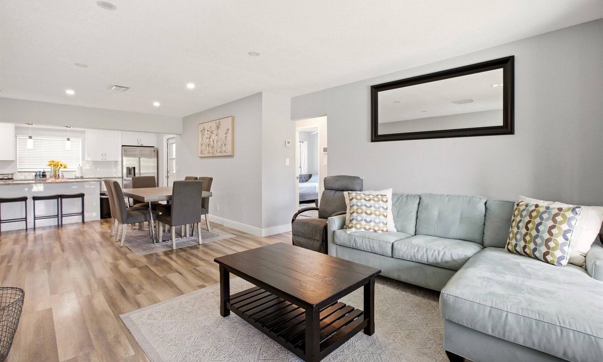 North Andrews Gardens House | Sunny Ft Lauderdale Retreat 3BR Sleeps 6 Near Beaches&Dining Patios+Free Parking