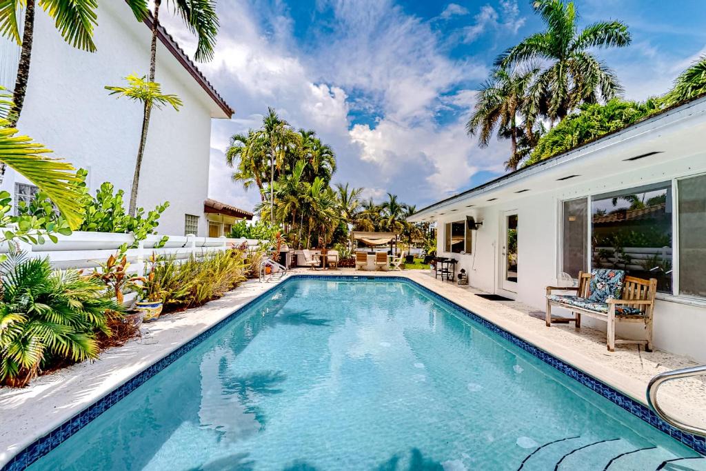 Hollywood Lakes House | Sunny Oasis