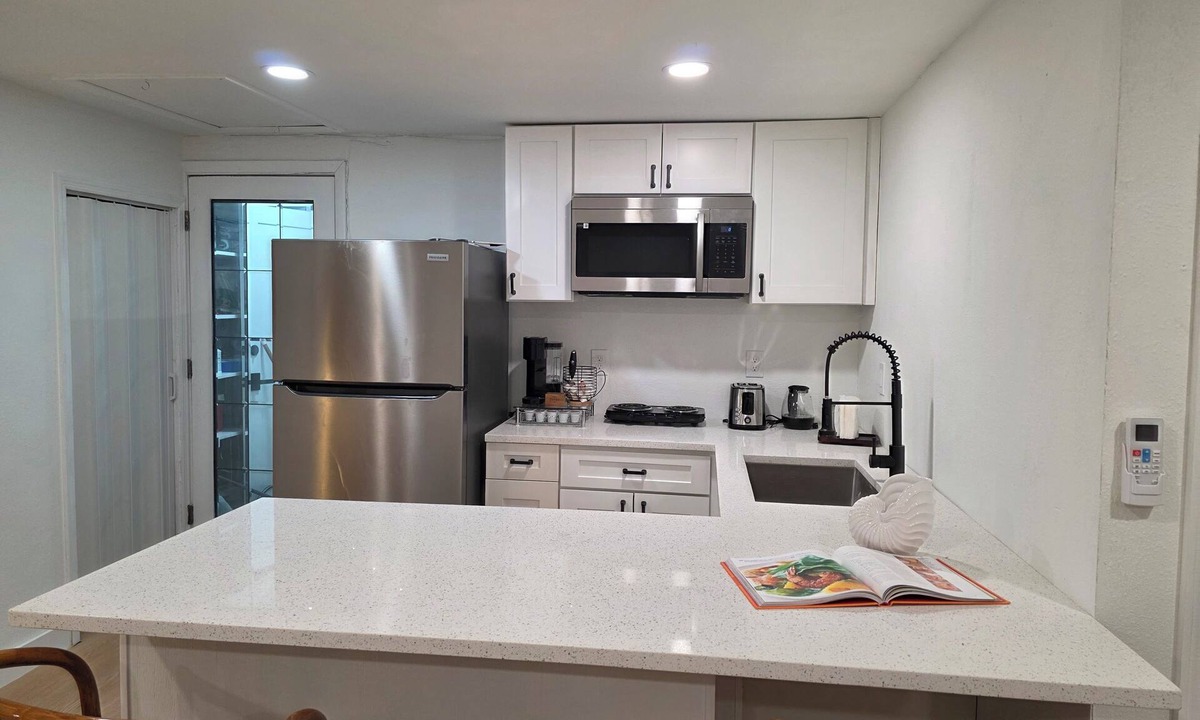 Holiday Lake Estates Apartment | Sunnybreak –Private Studio w/Kitchen & Laundry Cozy Coastal Getaway in Holiday