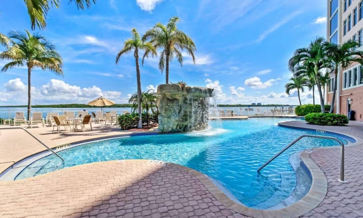 Fort Myers Beach Hotel | Sunset Balcony Stay with Outdoor Pool Steps from Estero Bay Wildlife Views