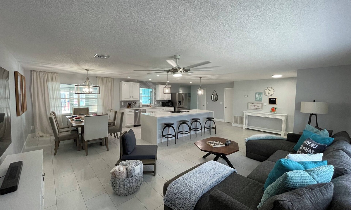 Holiday Cove House | Sunshine Serenity: Island Bliss 3bd/2ba Home Close to Cruise Port and Beaches