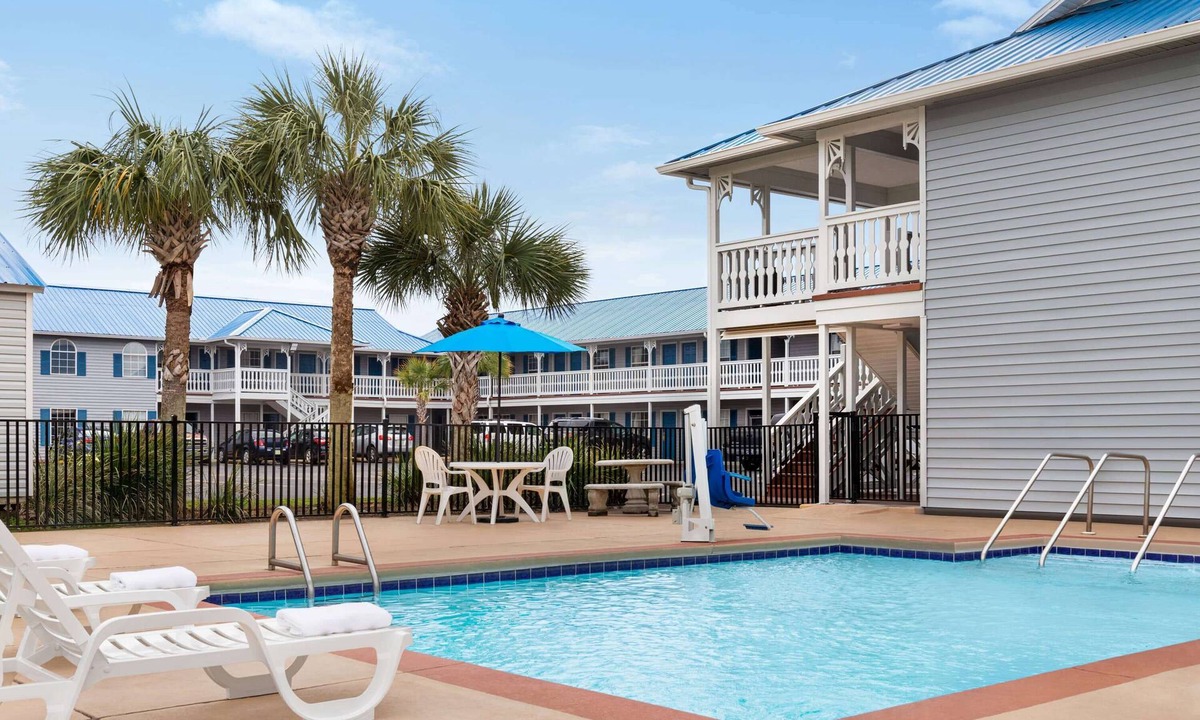 Foley Hotel | Super 8 by Wyndham Foley