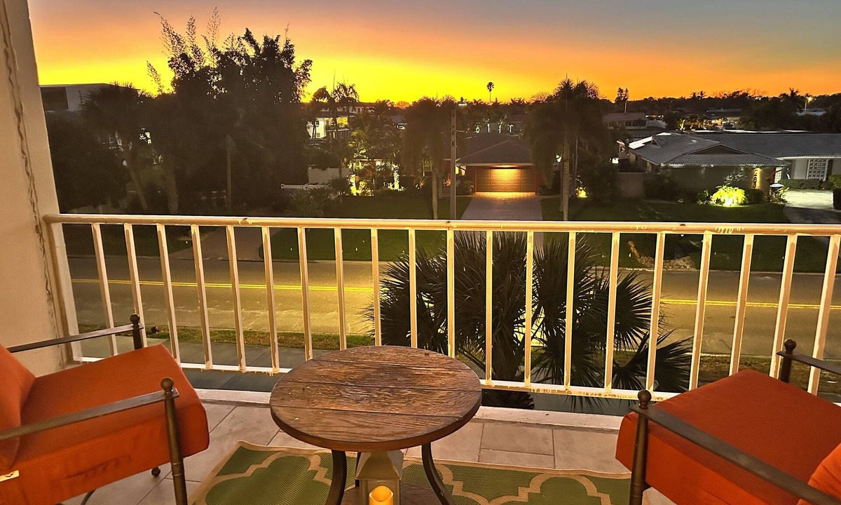 St. Petersburg Condo | SUPER SUMMER SALE! Now-Sep. 30 receive our lowest price of the year!