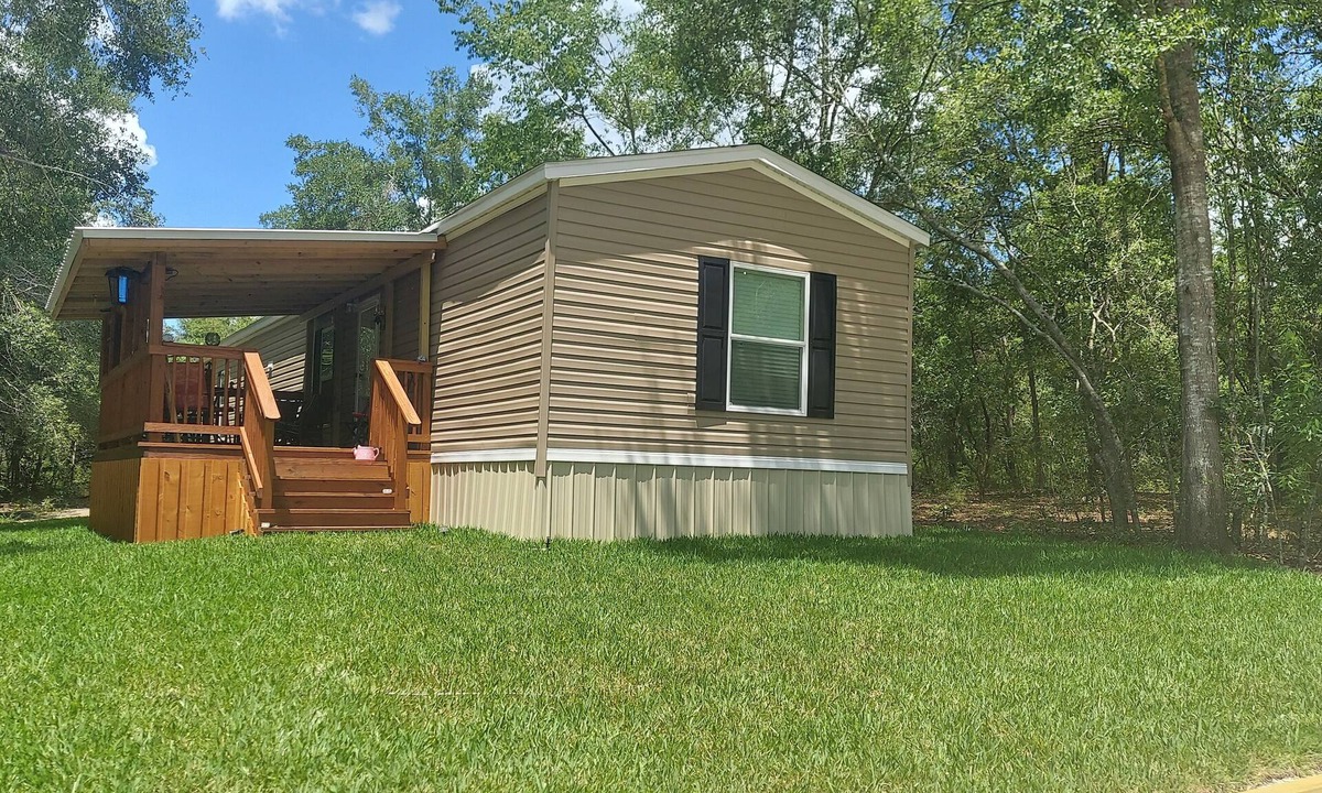 O Brien House | Suwannee Music Park about 30 mins away. Royal Springs across the street.