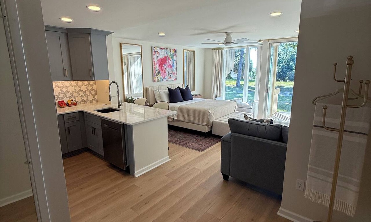 Daphne Condo | Sweetwater-Newly renovated bay view studio Sleeps 2 Near Interstate in Daphne AL