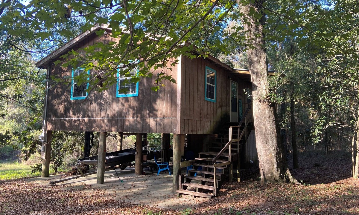 Carriere Cabin | Take it easy at this unique and tranquil getaway!
