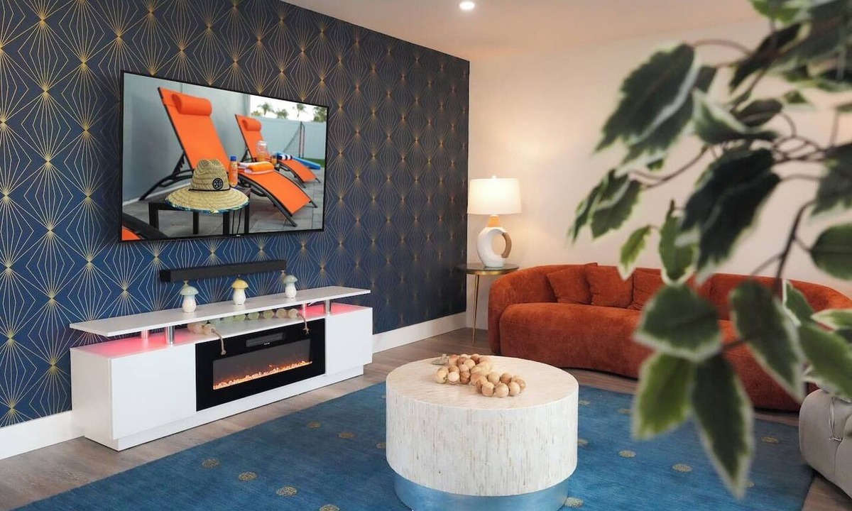 Bay Crest Park House | Tampa High Roller, Relax and Play