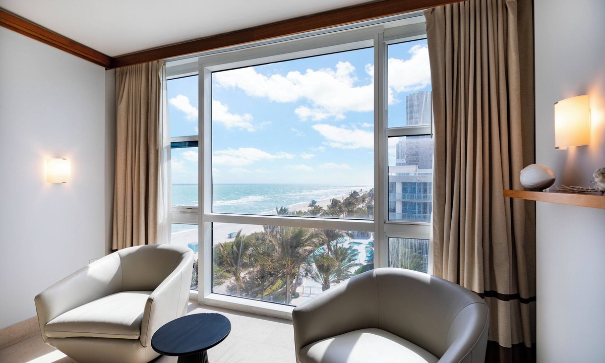 North Beach Apartment | The Carillon Hotel One Bedroom with Two Queen Beds, Great Ocean and Beach View