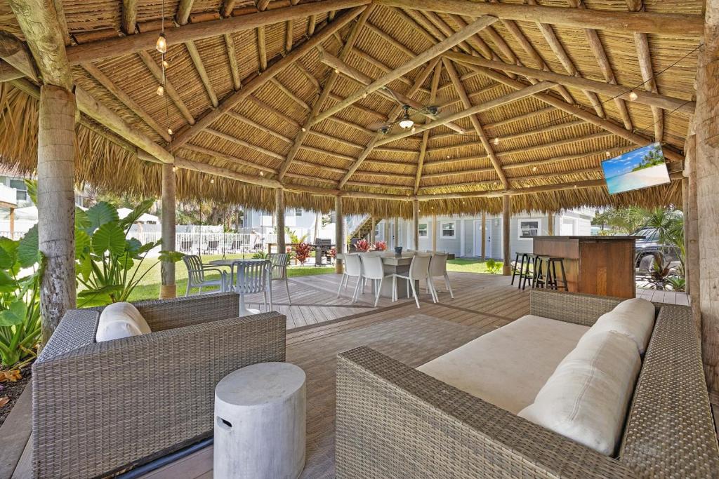 Mid Island Apartment | The Dex at Coconut Cove