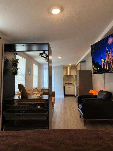 Buena Ventura Lakes Apartment | The Ember Suite l Designer Guest House