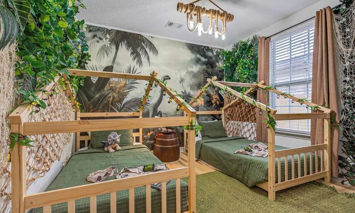 South Pensacola Cottage | The Funky Peacock. Bold 3BR Near Downtown