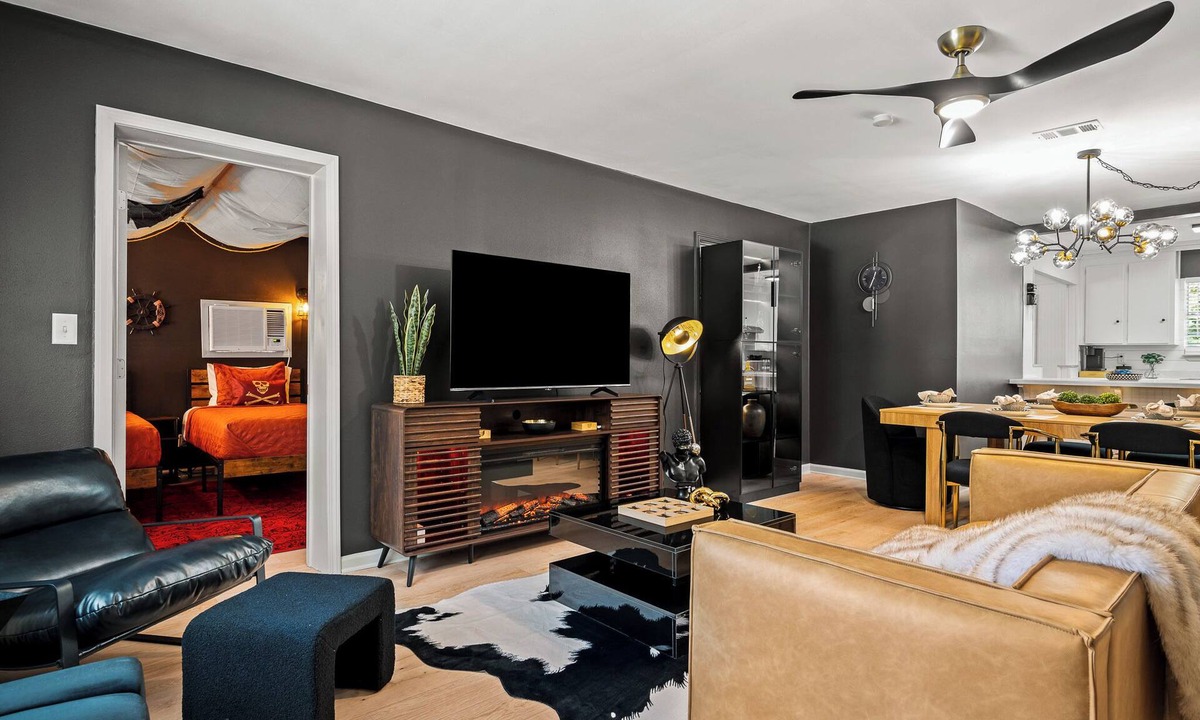 East Pensacola Heights House | The Gatsby. An Art Deco Retreat