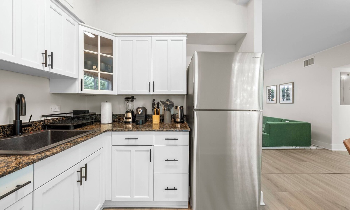 West Avenue Apartment | The Ivory Palm South Beach Bayside Retreat 2-bedroom 2 Full Bath sleeps 4