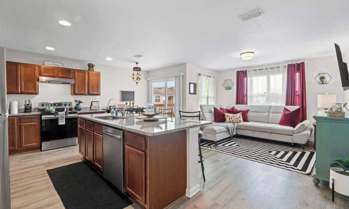 Southside Apartment | The Jax Escape - Team Joseph Ellen