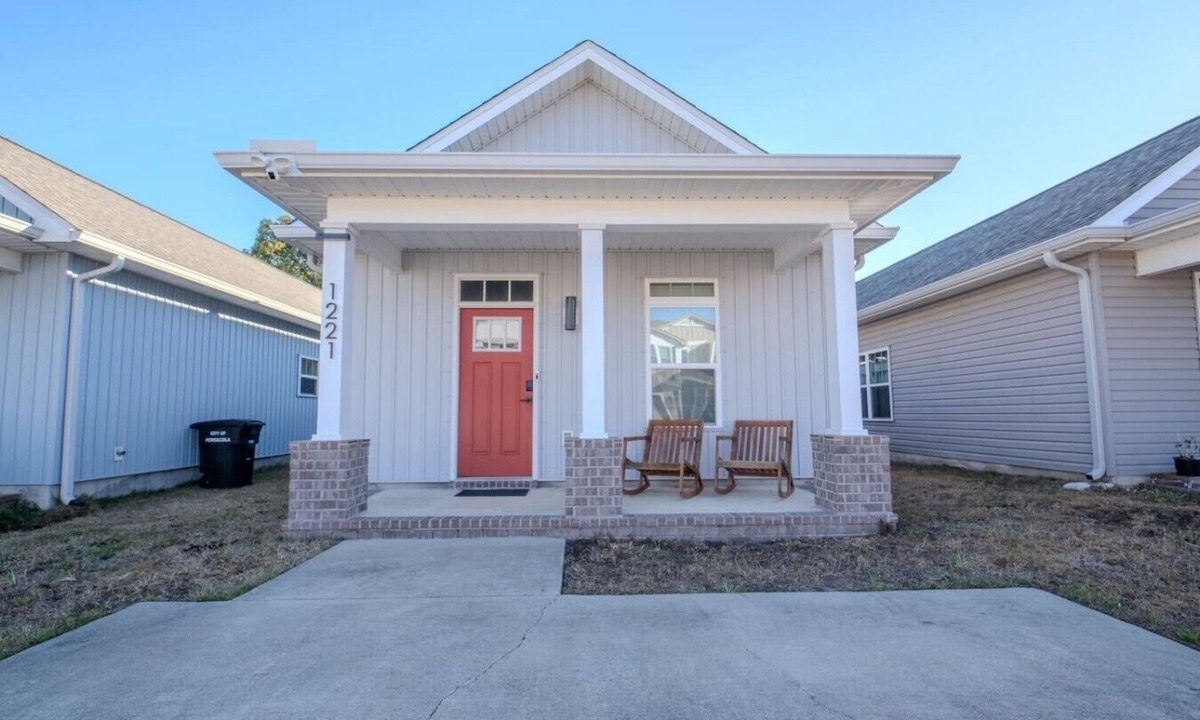 South Pensacola House | The Jazzy Junction-Great Downtown Location!