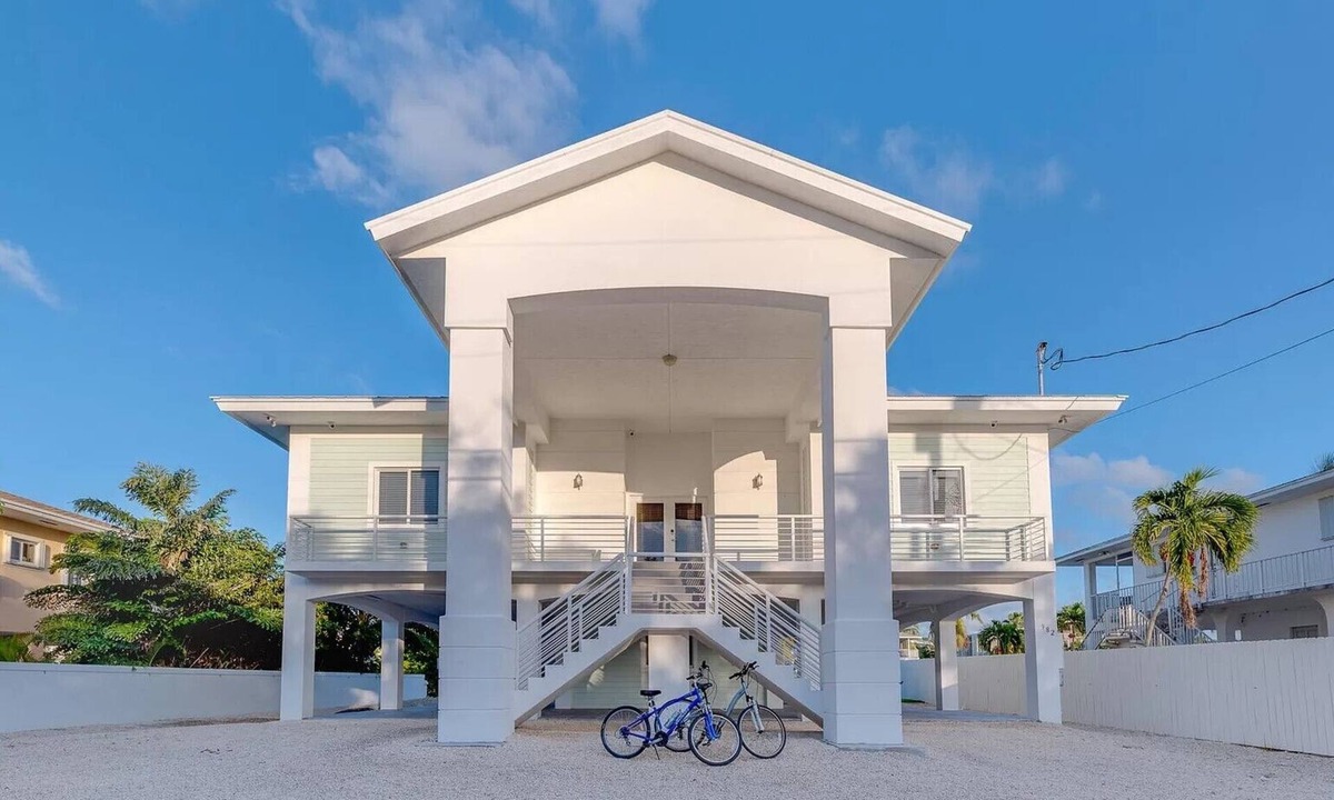 Twin Lakes House | The Key Largo Oasis, a Beautiful Waterfront Home with 60’ Dock and Pool