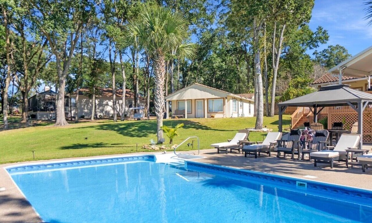 Brent House | The Lakehouse - Pool & Lakefront!