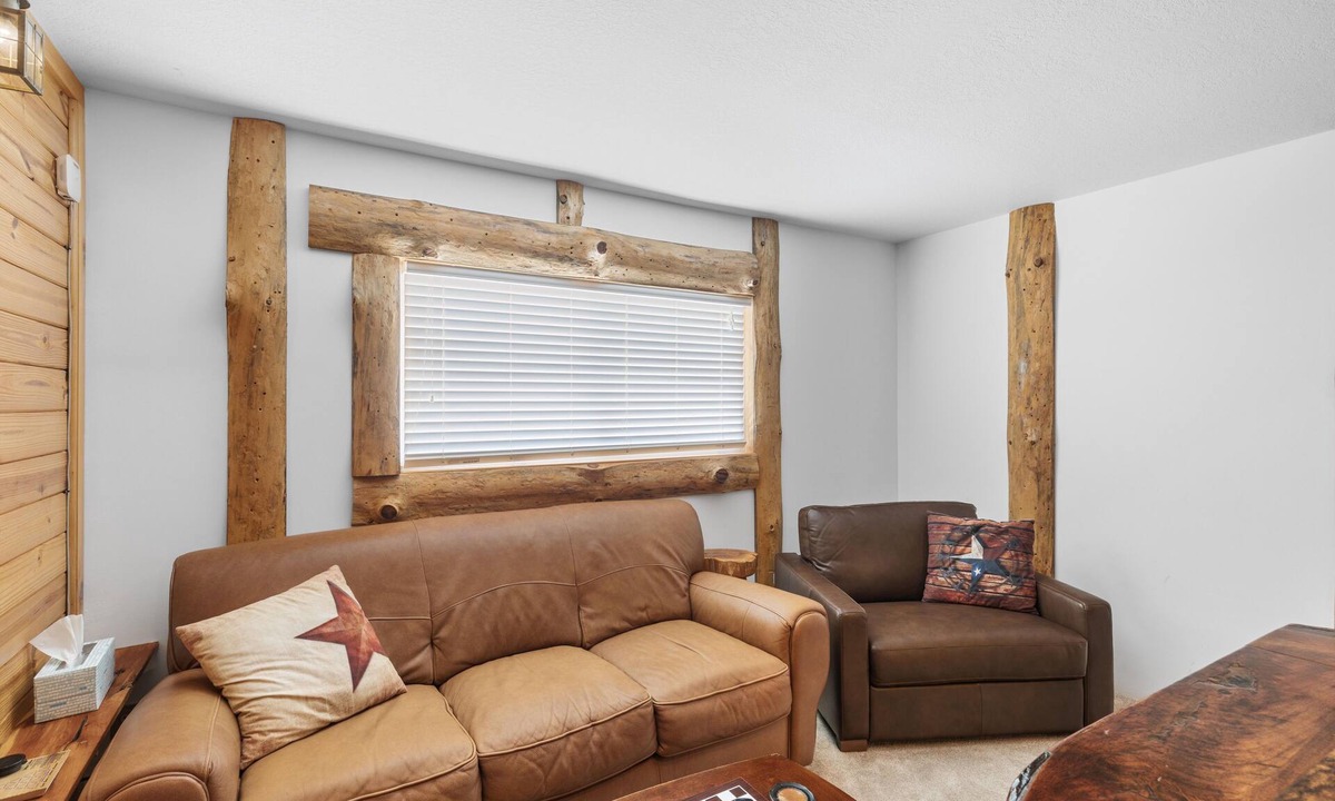 Enterprise Apartment | "The Lodge"- APT w/Loft Bedroom, Walnut Bar, Quiet Setting, Covered Parking