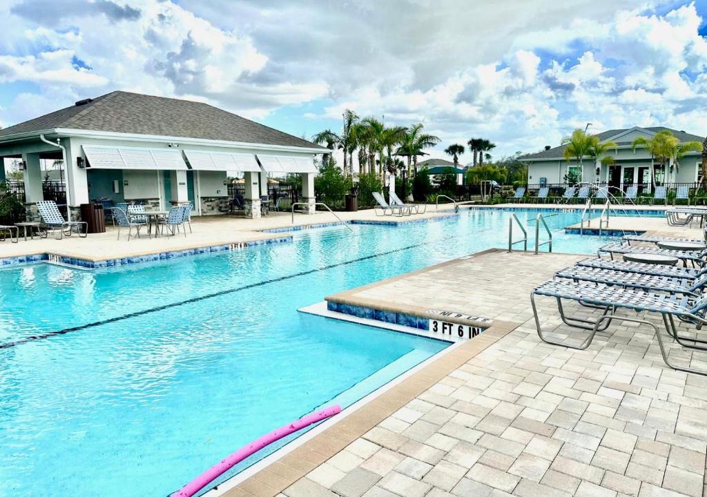 Fort Myers House | The Luxury New Modern Home 3-BR - Heated Pool, Gym close to Downtown, Top Golf